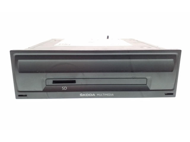 Радио/ проигрыватель CD/DVD / навигация