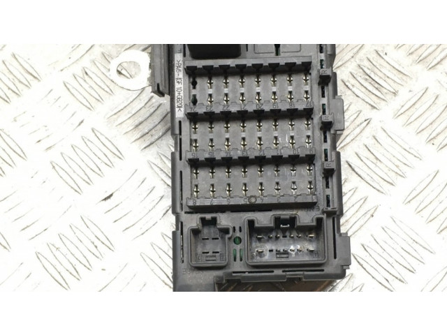 Блок предохранителей 8678449, 518829015   Volvo S80    