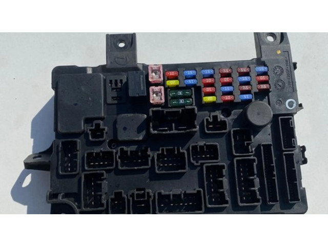 Блок предохранителей L8637011A Mitsubishi Outlander