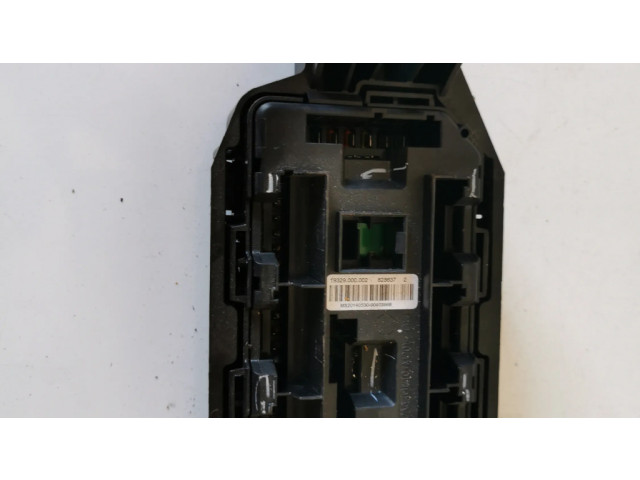   Pojistková skříňka 9316568   BMW X5 F15 2015