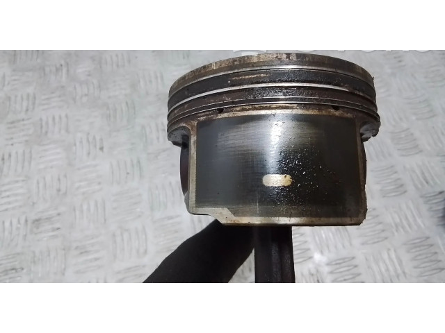 Píst Volvo S80 B5254T10