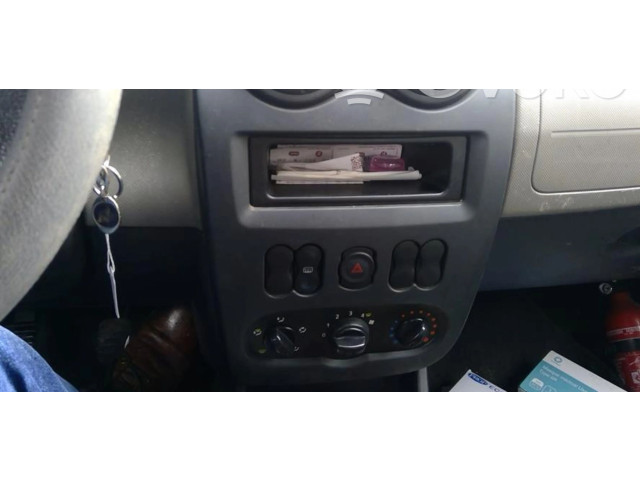 Блок предохранителей  8201029421, 8201029421   Dacia Logan I    