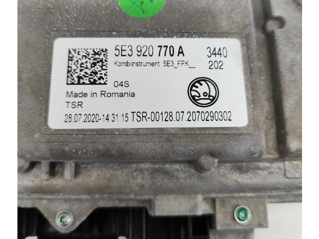 Панель приборов 5E3920770A, A3C0539630300 Skoda Octavia Mk4
