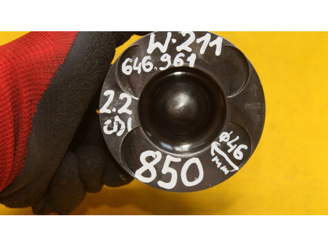 Píst    Mercedes-Benz E W211     