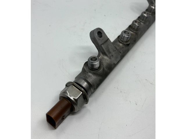 Топливная рампа 03L130089 Audi A3 S3 8P для двигателя CBAB