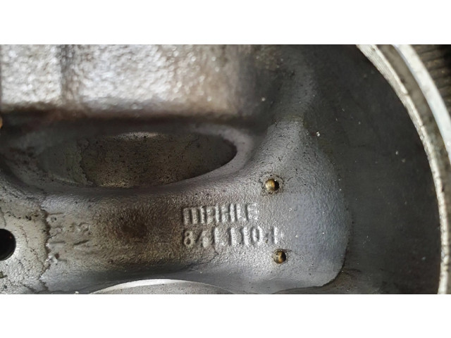 Píst 84L1104 BMW 5 F10 F11 pro naftový motor 3.0