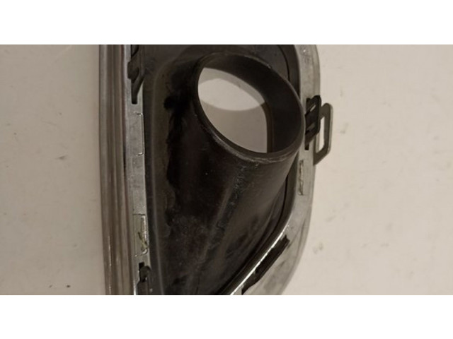 Декоративная решётка противотуманной фары