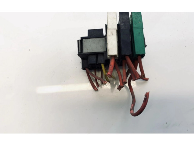 Блок предохранителей  7703297665   Renault Clio II    
