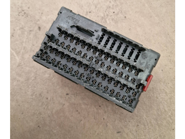 Блок предохранителей  9450582180   Peugeot 406    