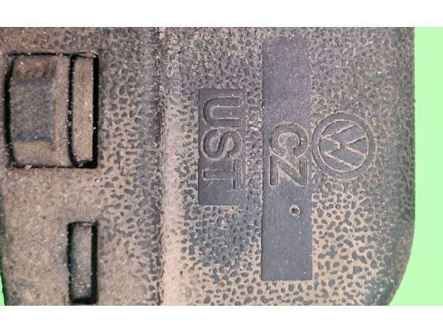 Zámek zadních dveří Volkswagen Caddy 2010