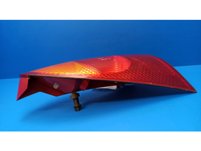 Задний фонарь левый 1M5113404A Ford Focus 1998-2004 года