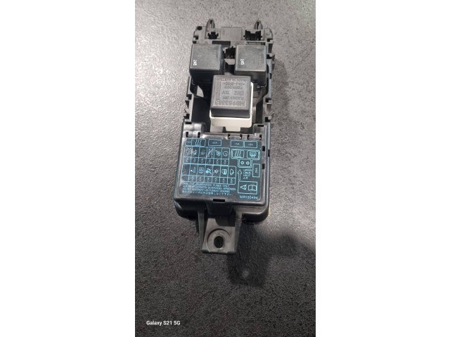 Блок предохранителей MB953355 Mitsubishi Carisma