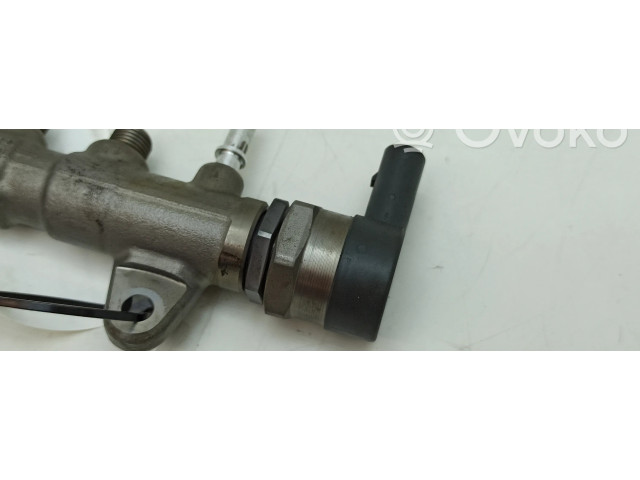 Топливная рампа 8514154, 0281002949   BMW X4 F26 2.0 