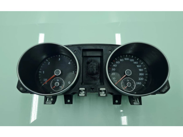 Панель приборов 5K0920860J   Volkswagen Golf VI       