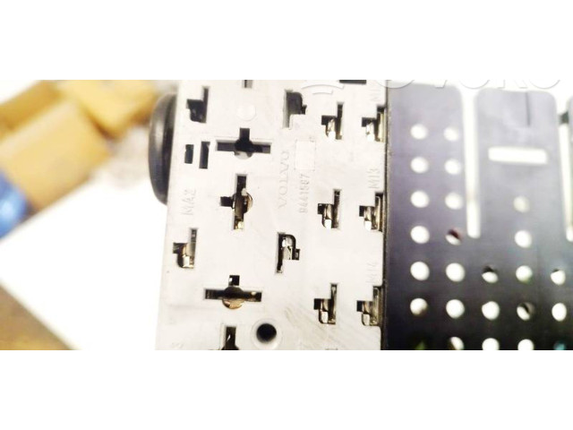 Блок предохранителей  9441582, 9441587   Volvo S80    