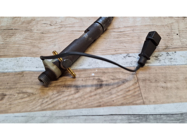 Форсунка 028130202Q, 0432193694    Audi A3 S3 8L   