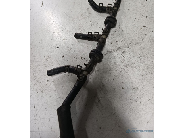 Vstřikovací lišta Mazda 323 F