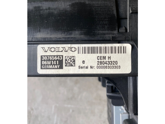 Pojistková skříňka 30765643, 28043320 Volvo XC90 2007