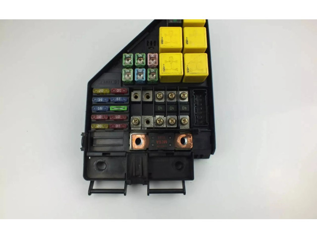 Блок предохранителей  YQE000730   Rover 25    