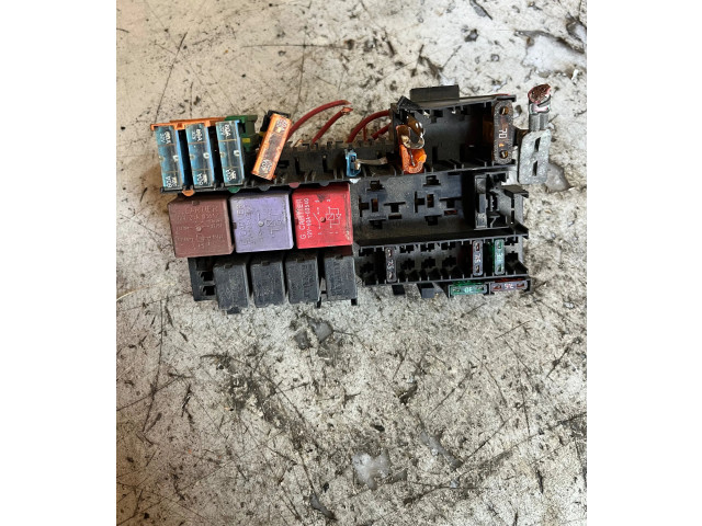 Pojistková skříňka 7703297988 Renault Megane 1998