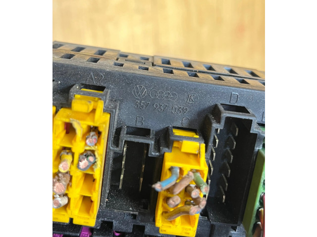 Блок предохранителей 357937039 Ford Galaxy