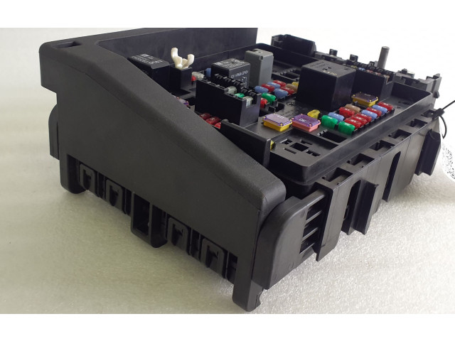 Pojistková skříňka 85136925, 220470261 Chevrolet Camaro 2022