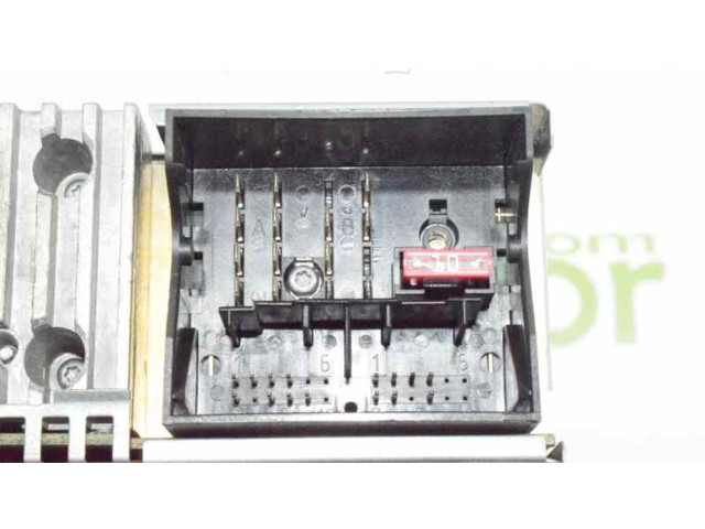 Радио/ проигрыватель CD/DVD / навигация