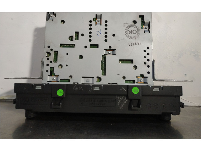 Радио/ проигрыватель CD/DVD / навигация