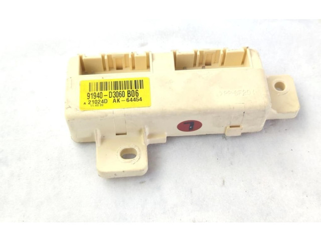 Блок предохранителей 91940-D3060   KIA Sportage    