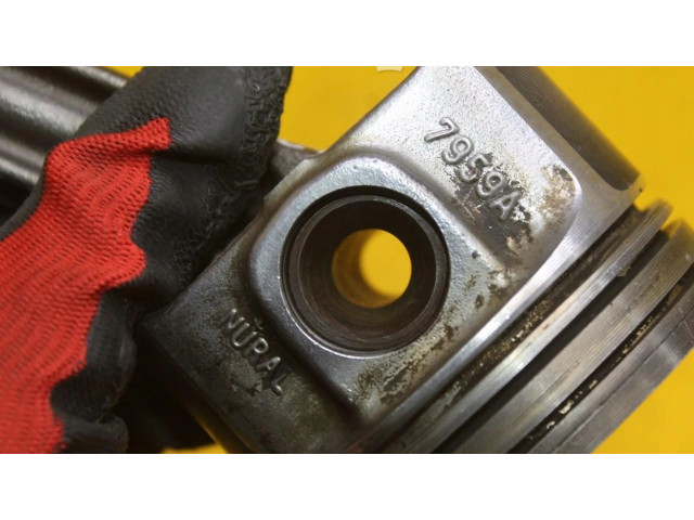  Поршень с шатуном    Skoda Fabia Mk1 (6Y)  