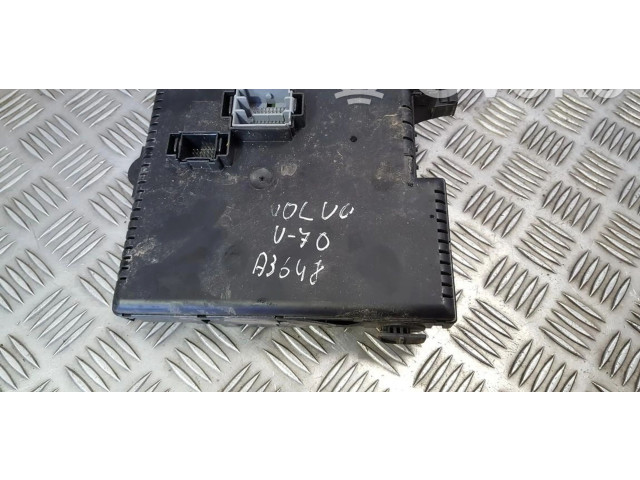 Блок предохранителей  28017881, 28017881REM   Volvo V70    