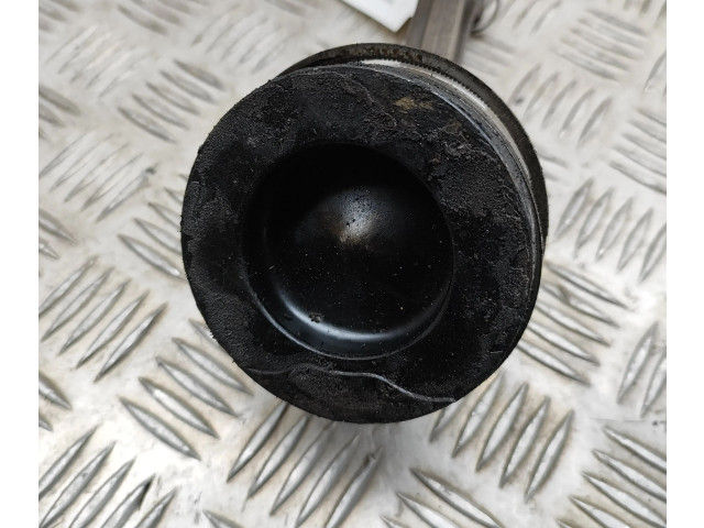 Поршень D 4204 T5 31375187, 31430898 Volvo XC60