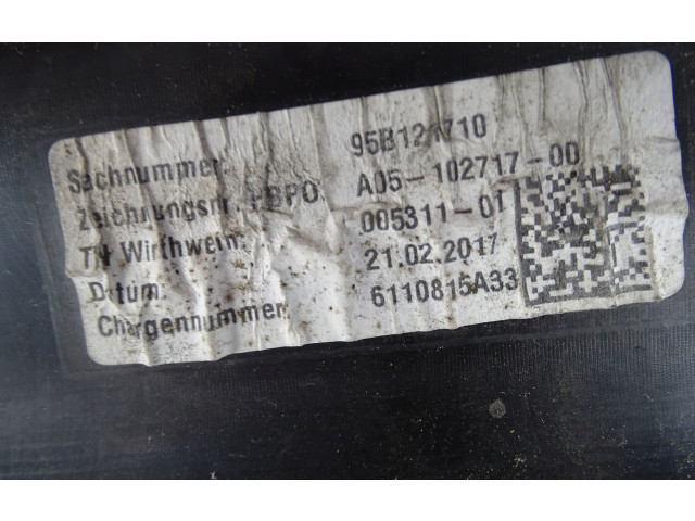 Интеркулер 8K0145805E Porsche Macan