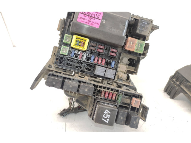 Блок предохранителей MR587816, G8C218MA Mitsubishi Grandis