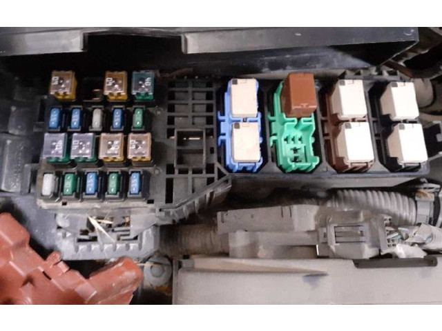 Pojistková skříňka Řídící jednotka BSM Suzuki Grand Vitara I 2003