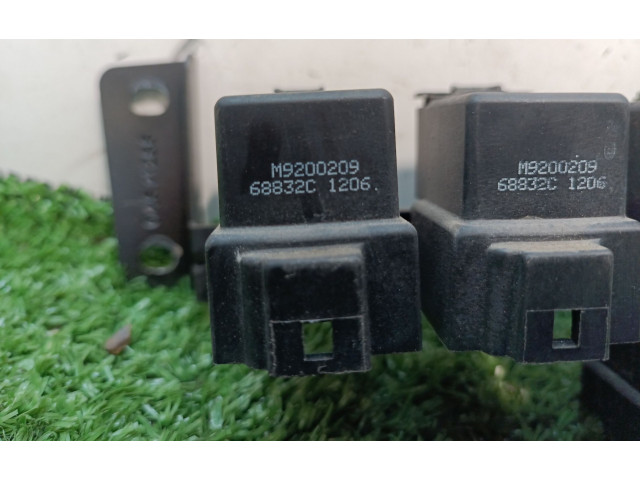 Pojistková skříňka Řídící jednotka BSM M9200209, M9200209 Chrysler Stratus 1996