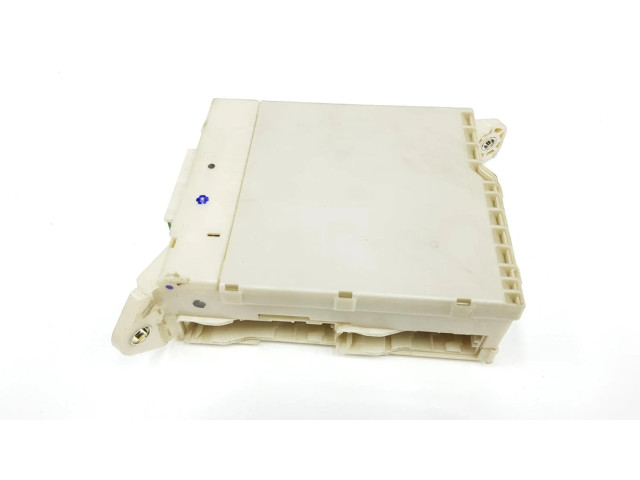   Pojistková skříňka 8273030273   Lexus GS 250 350 300H 450H 2006