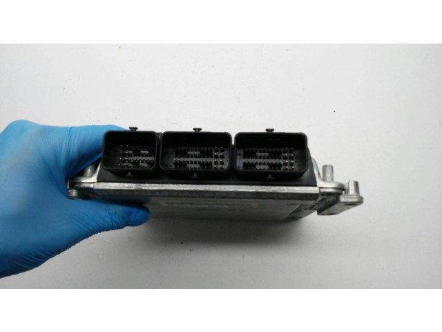 Řídící jednotka 0281010437   Mitsubishi Carisma 2001