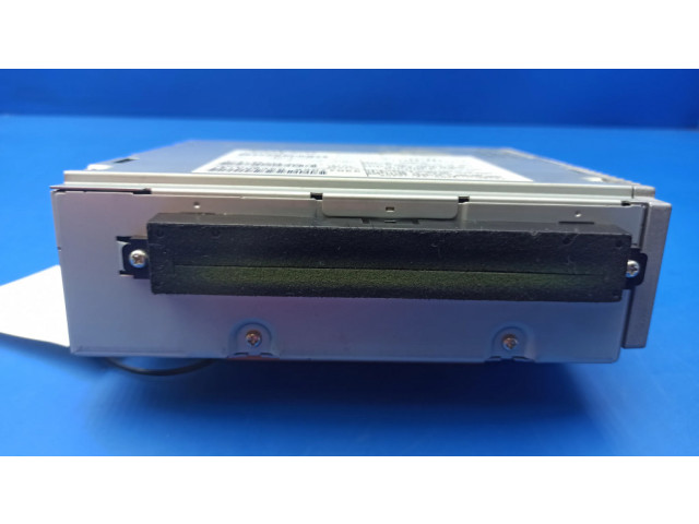 Радио/ проигрыватель CD/DVD / навигация