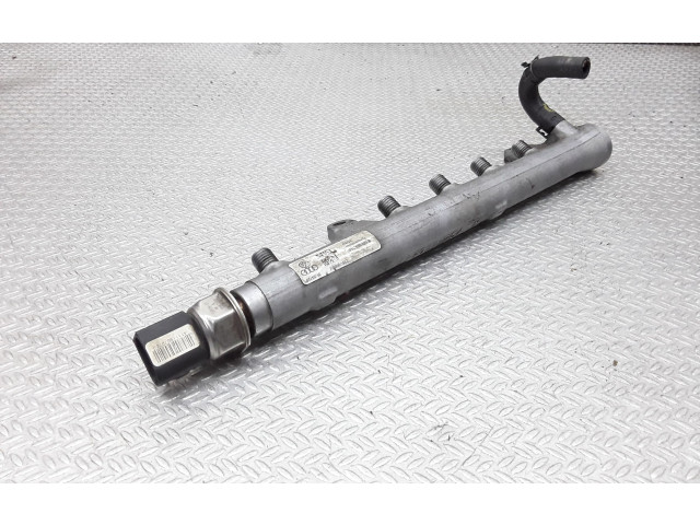 Топливная рампа 03L130089B   Audi A1  