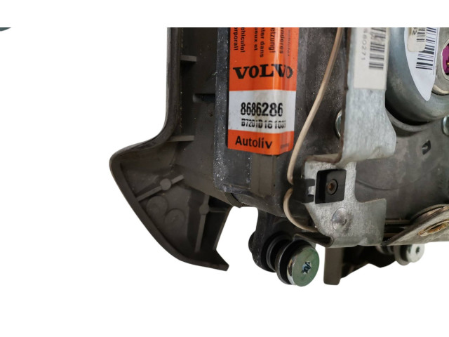 Подушка безопасности водителя 8686286 Volvo V70