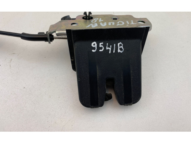 Zámek zadních dveří 5N827506   Volkswagen Tiguan Allspace 2018