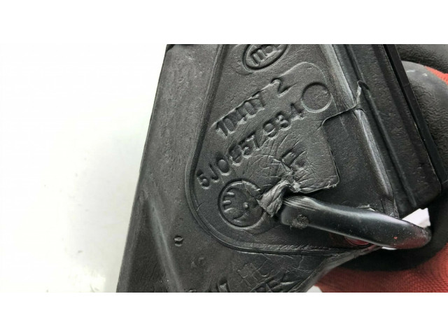 Боковое стекло в середине кузова