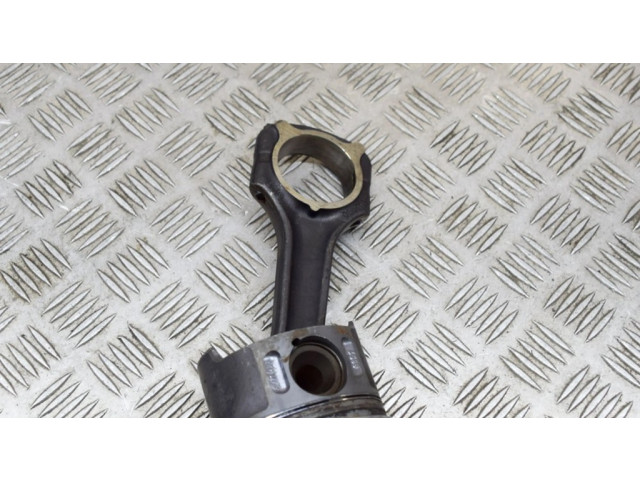 Píst A6110300320, A6110300717   Mercedes-Benz C W203  pro naftový motor 2.2 OM 611.962 