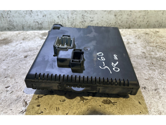 Блок предохранителей 30786648, 28080157 Volvo S60