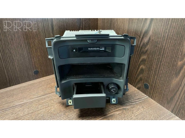 Радио/ проигрыватель CD/DVD / навигация