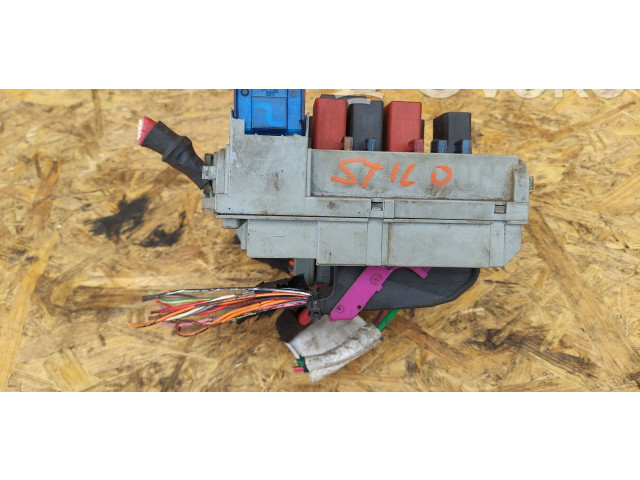 Блок предохранителей  46846105   Fiat Stilo    