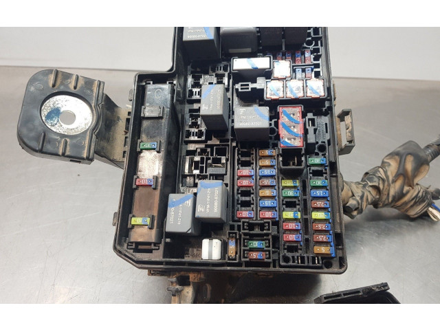 Pojistková skříňka Řídící jednotka BSM 821150UD30B Toyota Yaris 2017