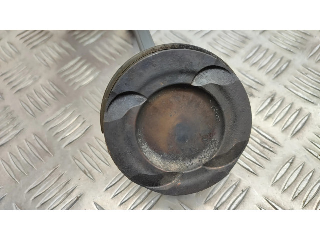 Píst Mercedes-Benz A W176 pro benzínový motor 1.6