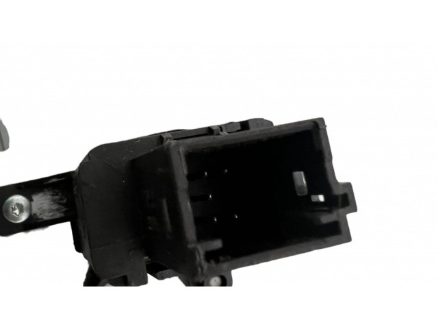 Фонарь освещения передних мест